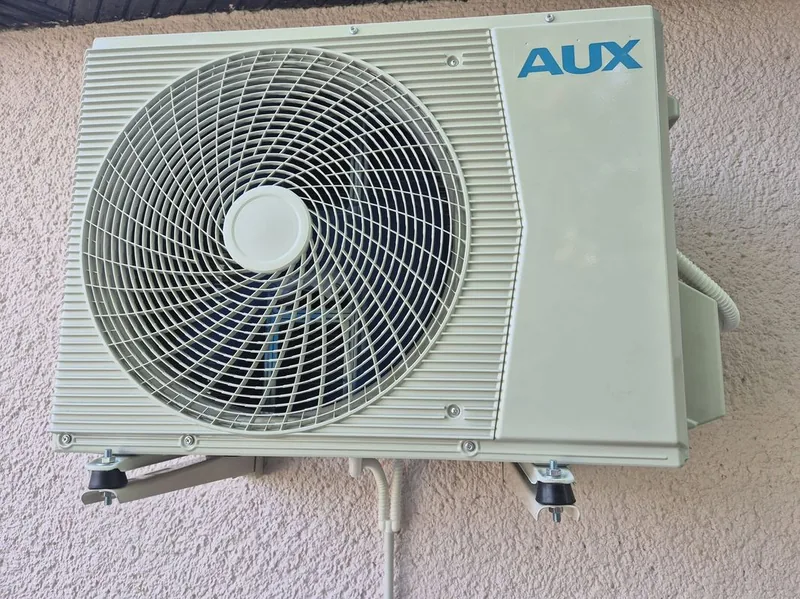 AUX kültéri egység telepítése