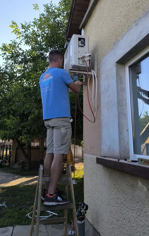 AUX kültéri egység telepítése