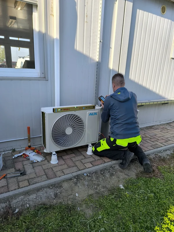 AUX kültéri egység telepítése Maroslelén