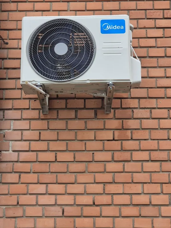 Midea kültéri egység telepítése