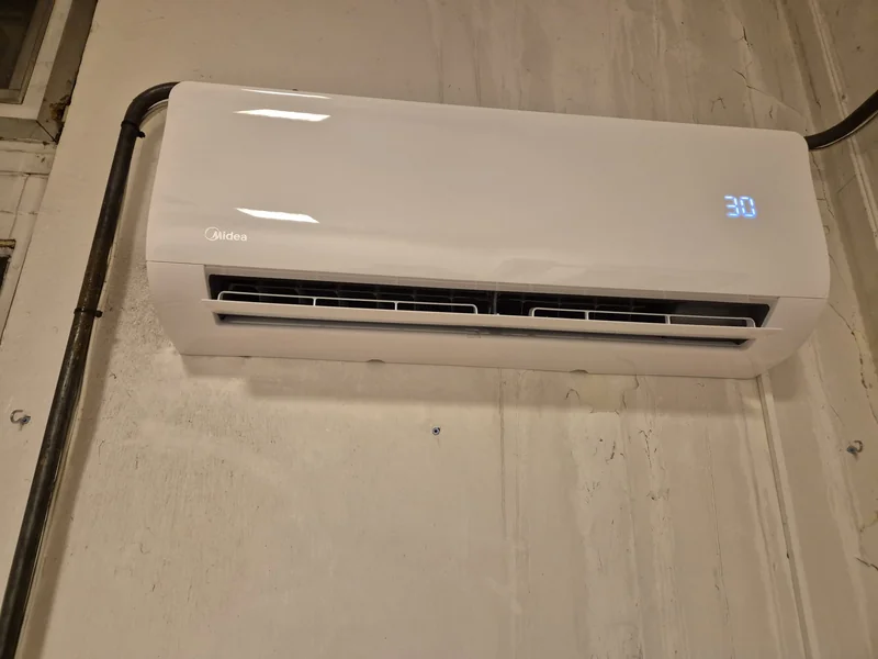 Midea kültéri egység telepítése