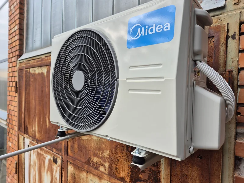 Midea kültéri egység telepítése